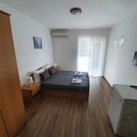 Dupin Gostinjska kuća 3*