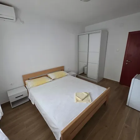 Gostinjska kuća Dupin 3*