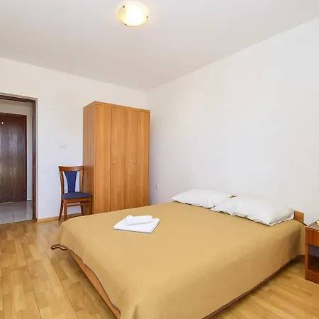 Dupin Gostinjska kuća 3*
