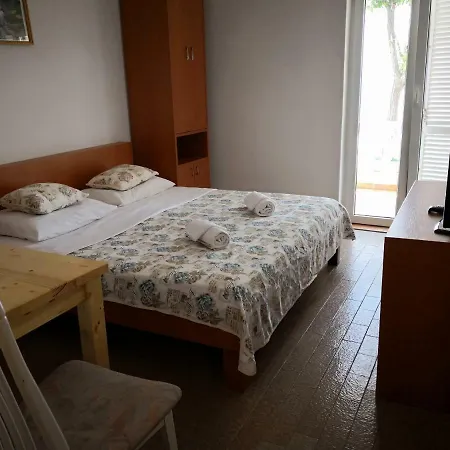 Dupin Gostinjska kuća 3*