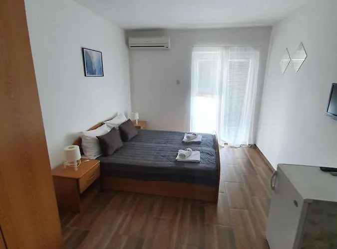 Dupin בית הארחה 3*