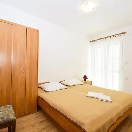 Gostinjska kuća Dupin 3*